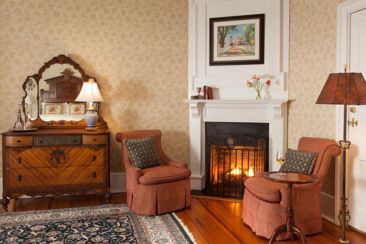 Inn At Warner Hall Gloucester ภายนอก รูปภาพ