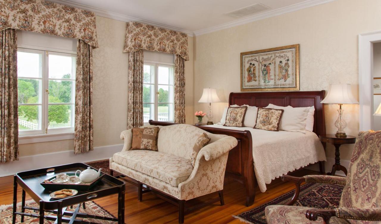 Inn At Warner Hall Gloucester ภายนอก รูปภาพ