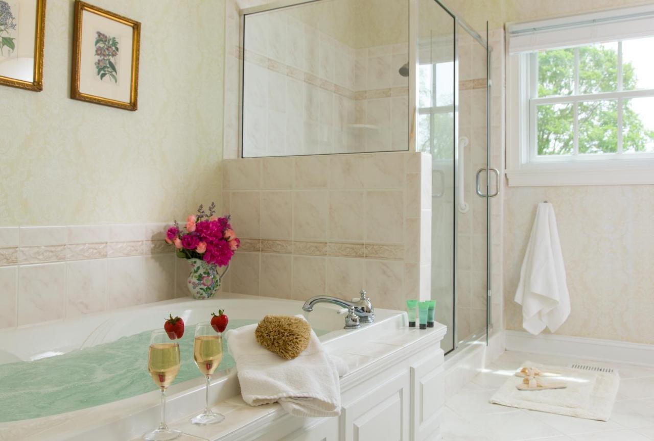 Inn At Warner Hall Gloucester ภายนอก รูปภาพ