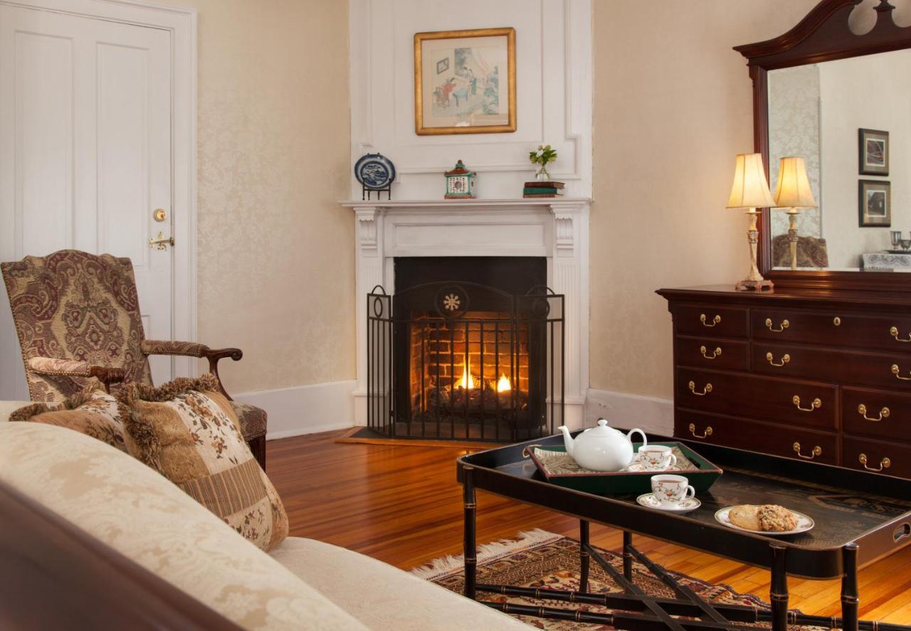 Inn At Warner Hall Gloucester ภายนอก รูปภาพ